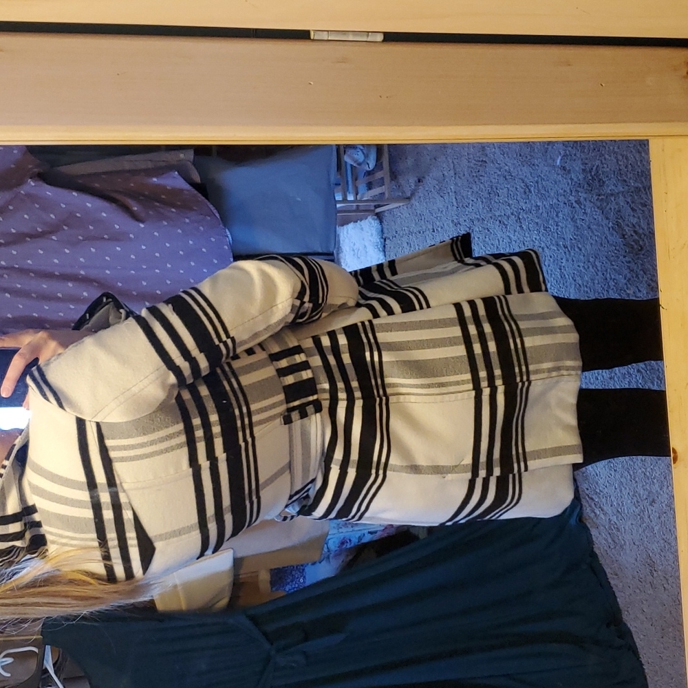 Patterned Winter Coat - image 2